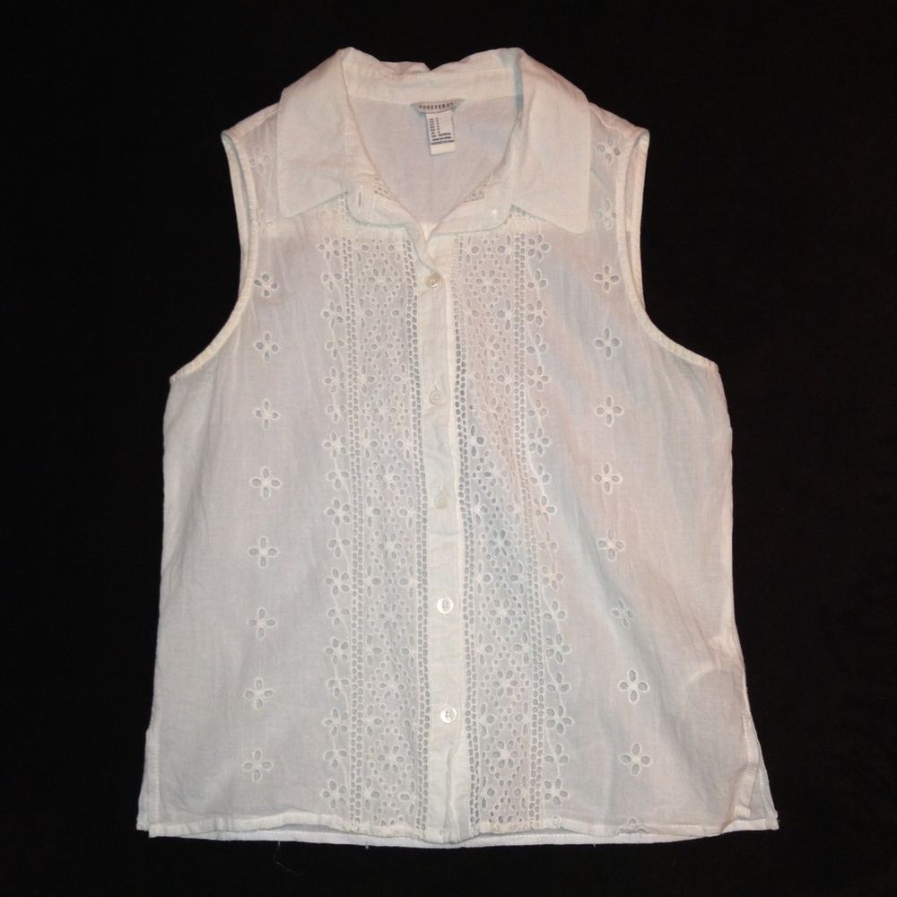 Forever 21 Floral Cutouts Buttoned Sleeveless Top